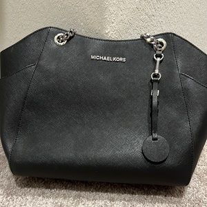 Michael kores hand bag